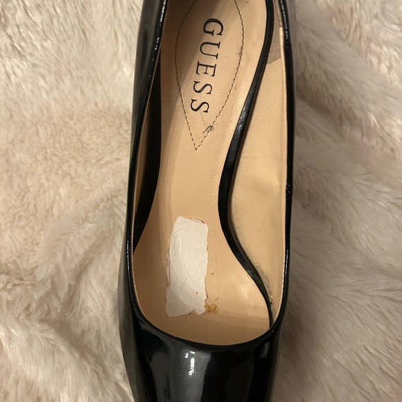Guess brand black patent peep toe pumps - Picture 4 of 7